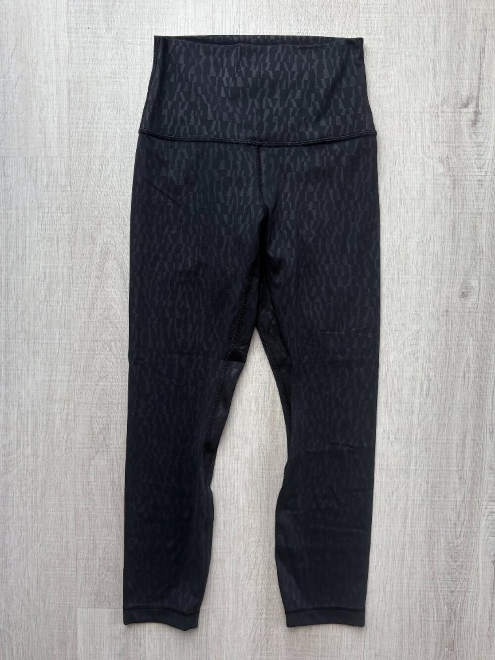 Lululemon - Align High-Rise Crop 23" - Women Size 4 - Embossed Black